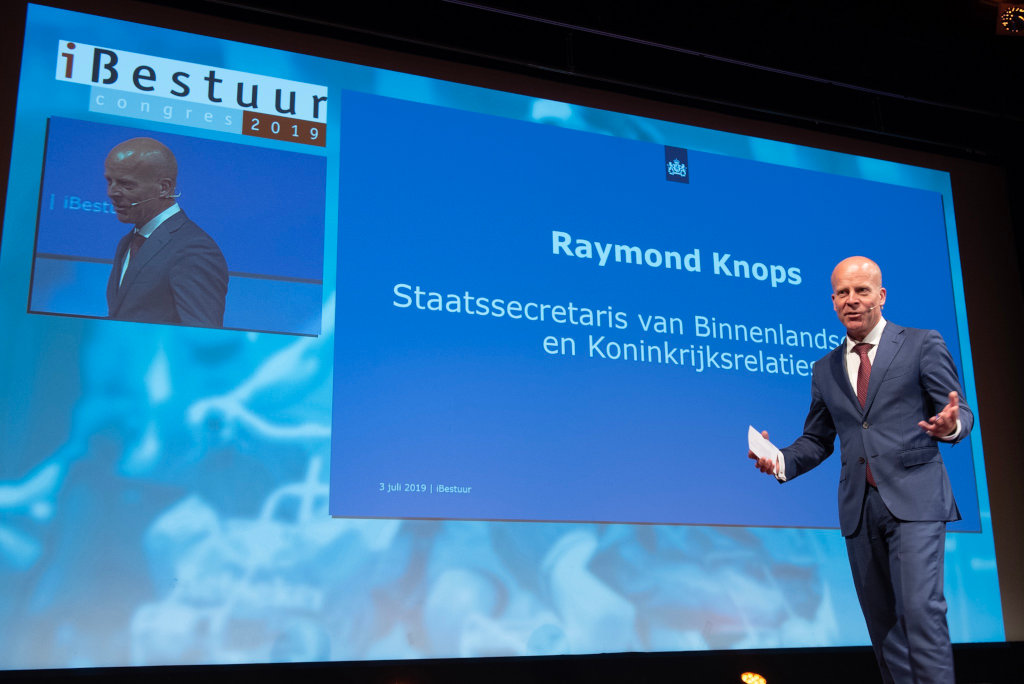 Staatssecretaris Knops presenteerde NL DIGIbeter 2019 op het iBestuur Congres in Arnhem.