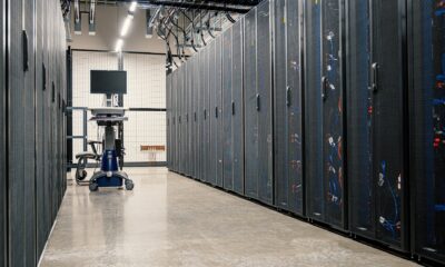 datacenter, gang met serverkasten