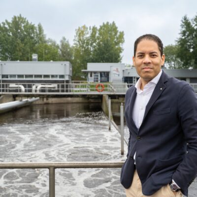 Keith Farzan, SCIO HDSR, bij rioolzuiveringsinstallatie