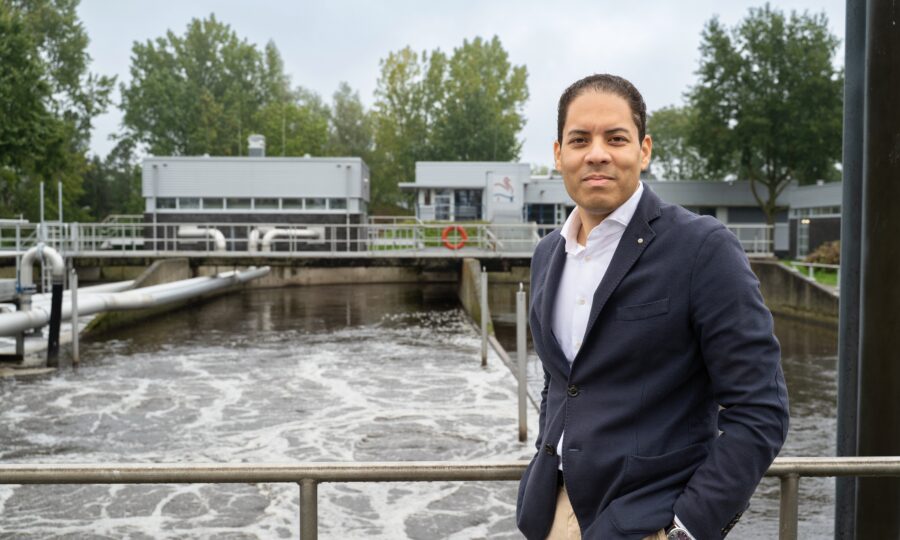 Keith Farzan, SCIO HDSR, bij rioolzuiveringsinstallatie